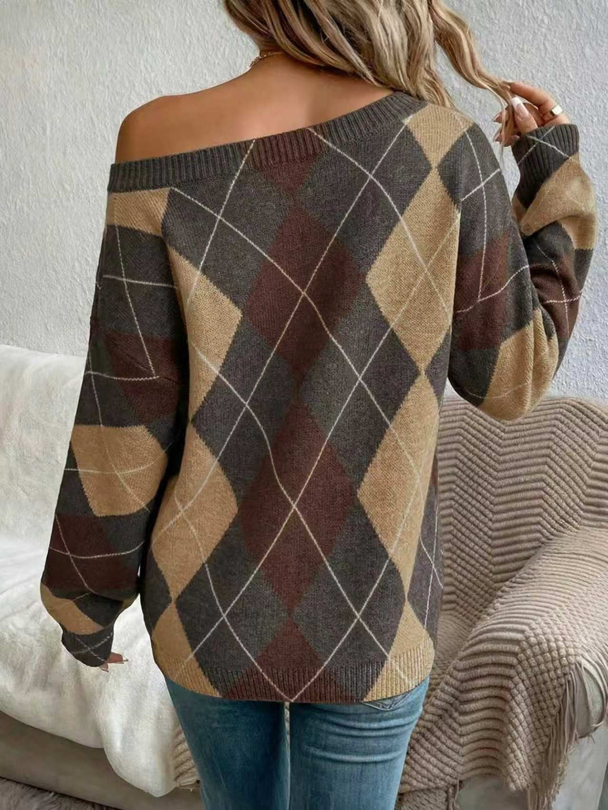 Chic Off-the-shoulder Knit Top With A Diamond Pattern